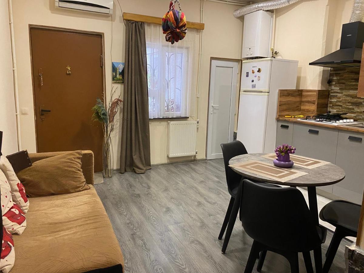 Downtown-Home In The Heart Of Old 트빌리시 외부 사진
